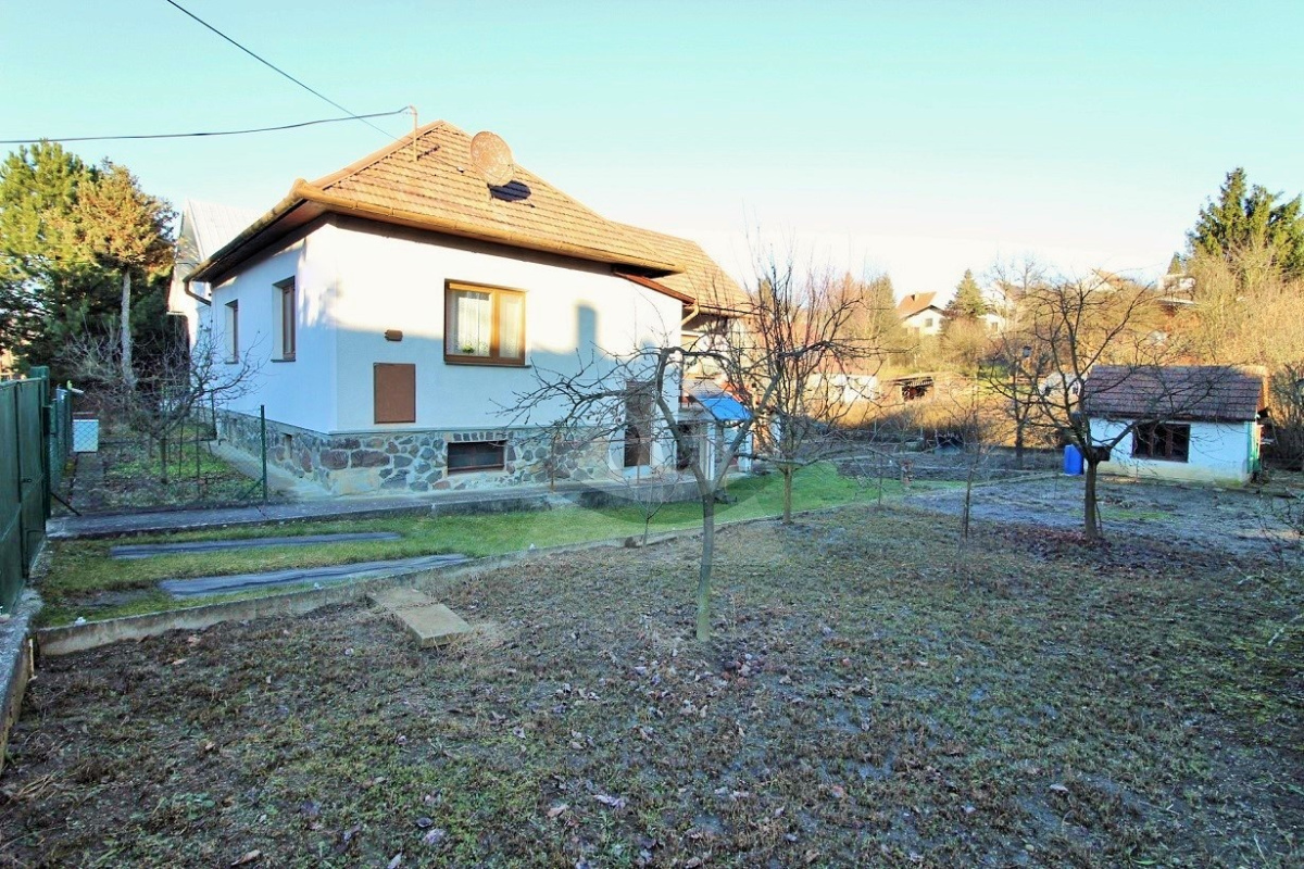 Vidiecky rodinný dom na pozemku 680 m2, Chrenovec - Brusno