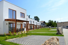 Rodinný dom s terasou a udržiavaným pozemkom, prenájom, Poruba, okres Prievidza