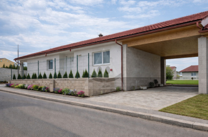 NA PREDAJ: MODERNÝ 4-IZBOVÝ BUNGALOV V OBCI BYSTRIČANY / OKRES PRIEVIDZA