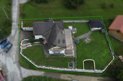 Priestranný rodinný dom na predaj , pozemok 1183 m2 , Malá Čausa